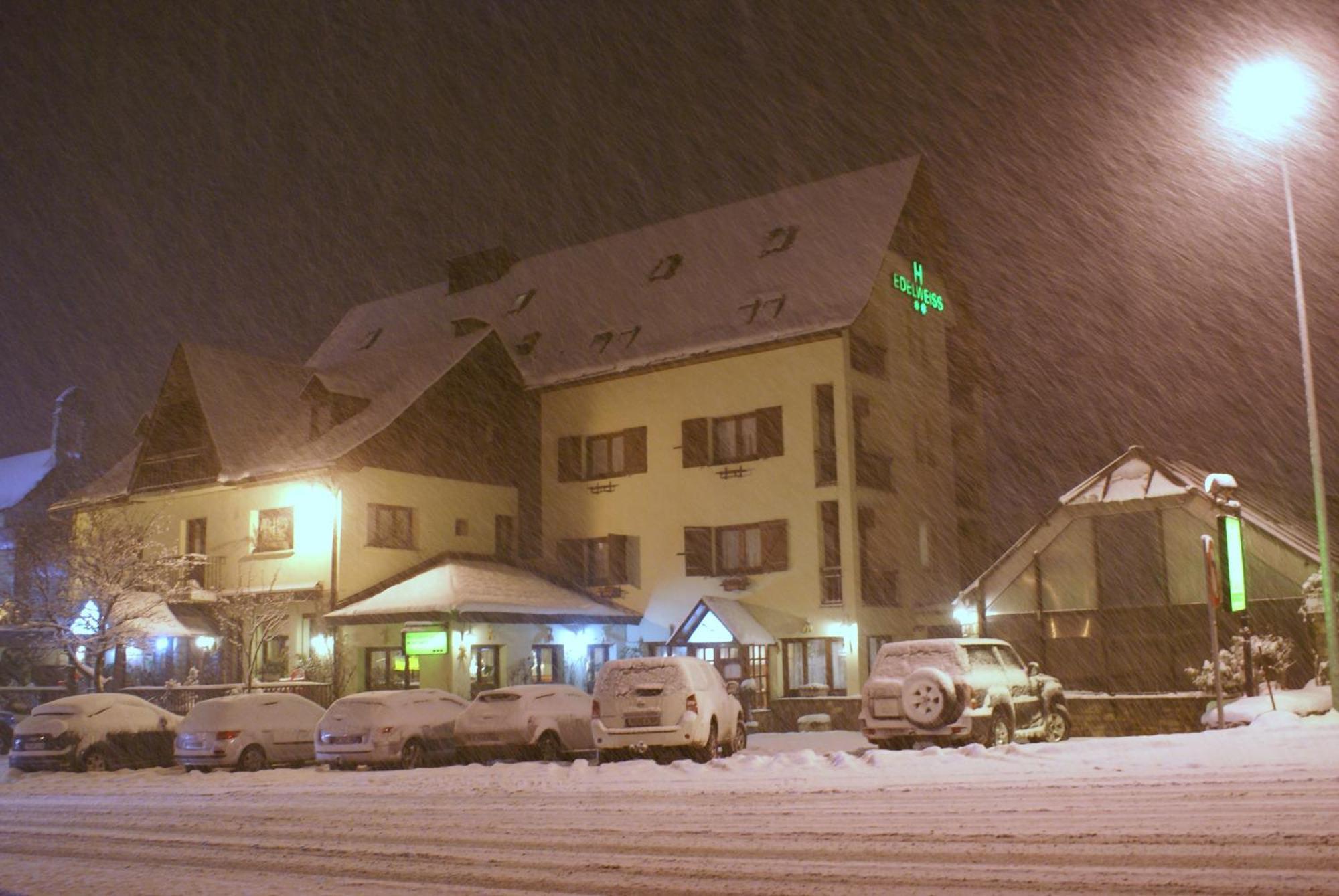 Hotel Edelweiss Артієс Екстер'єр фото